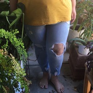 💜🦋 Torrid Distressed Jeans💜🦋